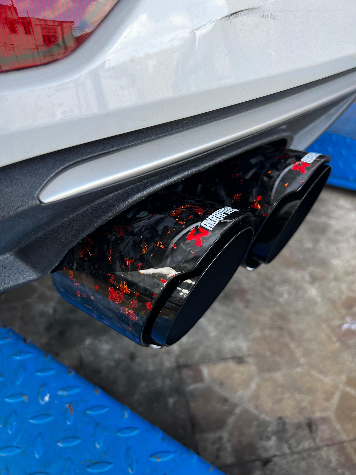 LIMITED EDITION Dual Tip (1) Akrapovic Forged Black/Red with Foil Gold